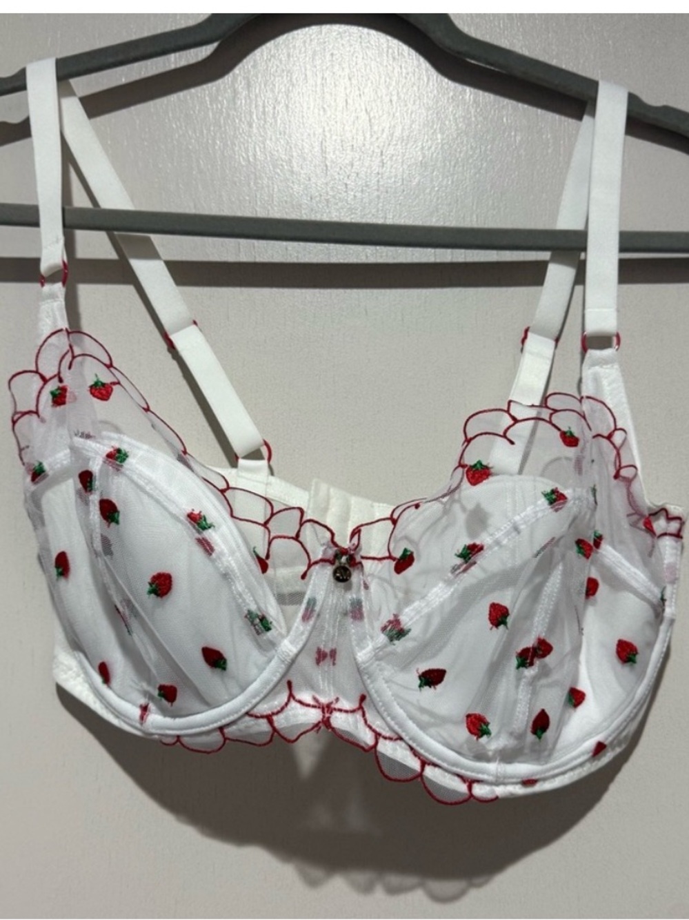 Adore Me White Bra with Red Strawberry Embroidery 36F 36 3D